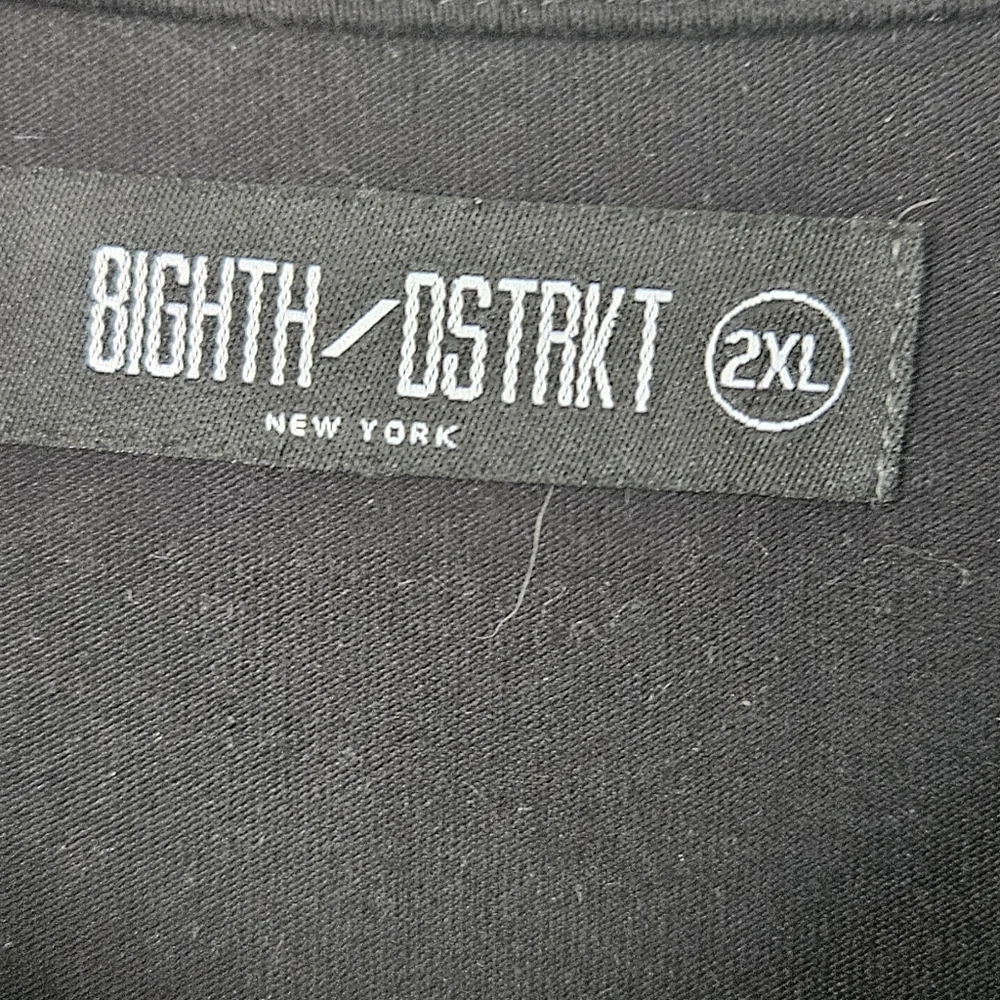 8ighth‎ Dstrkt black and gold t shirt size 2xl